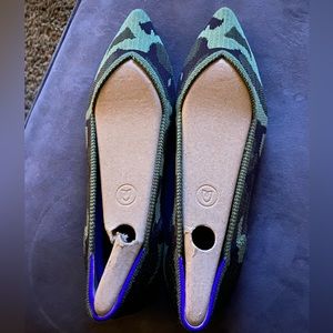 Size 10.5 olive camo Rothy’s points